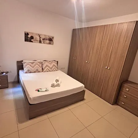 Spacious Renovated 3 Bedr In Of Bugibba