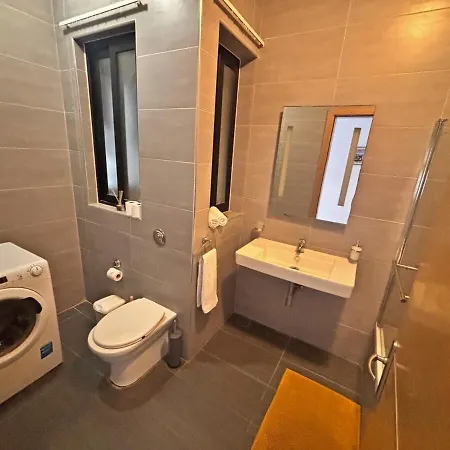 Spacious Renovated 3 Bedr In Of Bugibba Apartament *