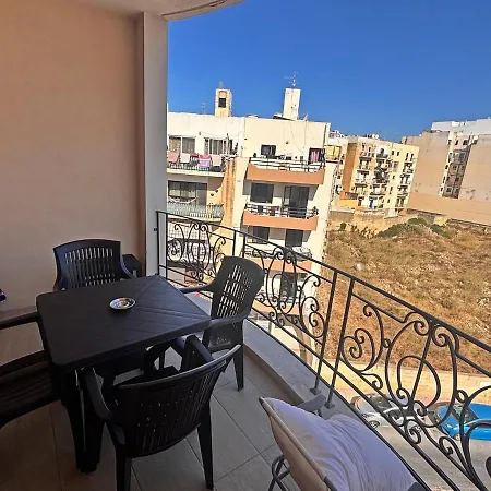 Spacious Renovated 3 Bedr In Of Bugibba