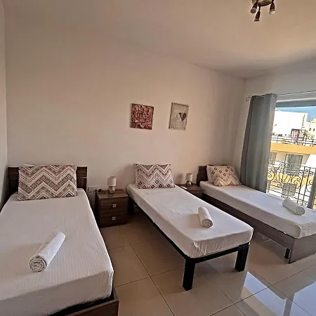 アパート Spacious Renovated 3 Bedr In Of Bugibba