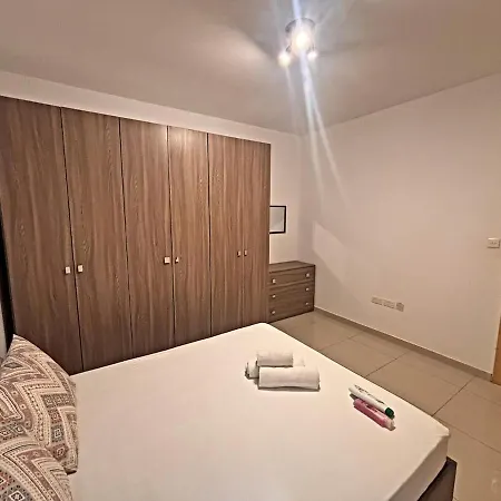 Spacious Renovated 3 Bedr In Of Bugibba *
