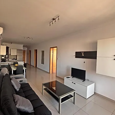 Spacious Renovated 3 Bedr In Of Bugibba セント・ポールズ・ベイ