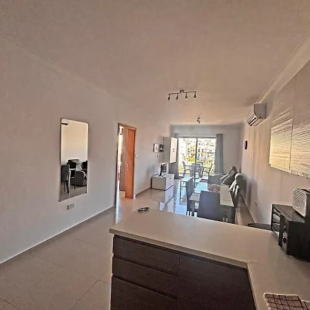 Spacious Renovated 3 Bedr In Of Bugibba